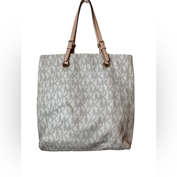 MICHAEL Michael Kors Beige Signature Coated Canvas Large Jet Set Tote - Picture 3 of 4